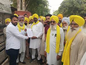ਐੱਸਆਈਆਰ ਵਿਰੁੱਧ ਕਿਸਾਨਾਂ ਵੱਲੋਂ ਜ਼ਿਲ੍ਹਾ ਹੈੱਡਕੁਆਰਟਰ ’ਤੇ ਰੋਸ ਧਰਨਾ