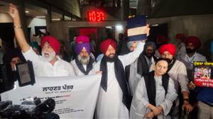 ਵਿਧਾਨ ਸਭਾ ਕੰਪਲੈਕਸ 'ਚ ਕਾਂਗਰਸ ਦਾ ਹੱਲਾ ਬੋਲ, ਪ੍ਰਤਾਪ ਸਿੰਘ ਬਾਜਵਾ ਦੀ ਅਗਵਾਈ ਹੇਠ ਵਿਧਾਇਕਾਂ ਵੱਲੋਂ ਜ਼ੋਰਦਾਰ ਨਾਅਰੇਬਾਜ਼ੀ