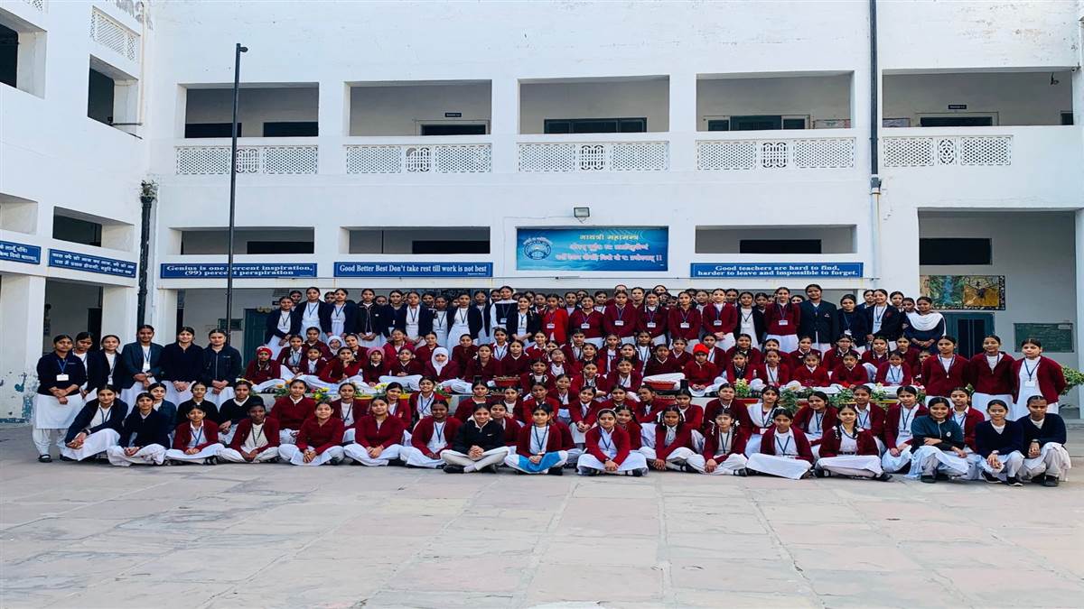 ਵਿਦਿਆਰਥਣਾਂ ਨੇ ਵਿੱਦਿਅਕ ਤੇ ਧਾਰਮਿਕ ਟੂਰ ਲਗਾਇਆ