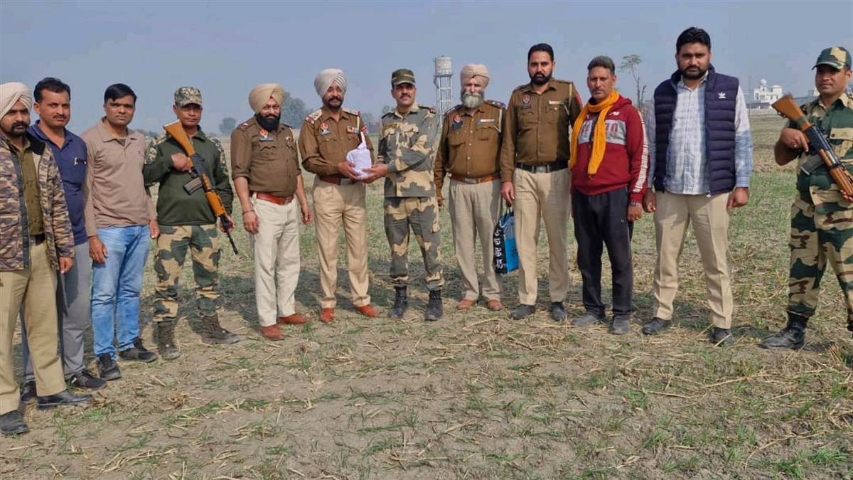 ਪਲੋਪੱਤੀ ਪਿੰਡ ’ਚ ਪਾਕਿ ਤਸਕਰਾਂ ਨੇ ਡ੍ਰੋਨ ਨਾਲ ਸੁੱਟੀ ਹੈਰੋਇਨ ਦੀ ਖੇਪ