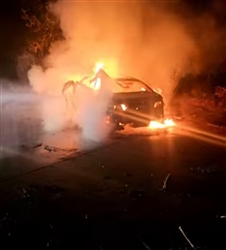 ਸੜਕ ਐਕਸੀਡੈਂਟ 'ਚ ਕਾਰ ਨੂੰ ਲੱਗੀ ਅੱਗ, ਦੋ ਨੌਜਵਾਨਾਂ ਦੀ ਮੌਤ;  ਤਿੰਨ ਜ਼ਖ਼ਮੀ