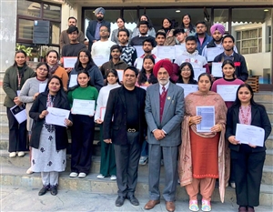 ਗਿਆਨ ਜੋਤੀ ਇੰਸਟੀਚਿਊਟ ’ਚ 100 ਤੋਂ ਵੱਧ ਹੋਣਹਾਰ ਵਿਦਿਆਰਥੀਆਂ ਤੇ ਫੈਕਲਟੀ ਮੈਂਬਰਾਂ ਦਾ ਸਨਮਾਨ