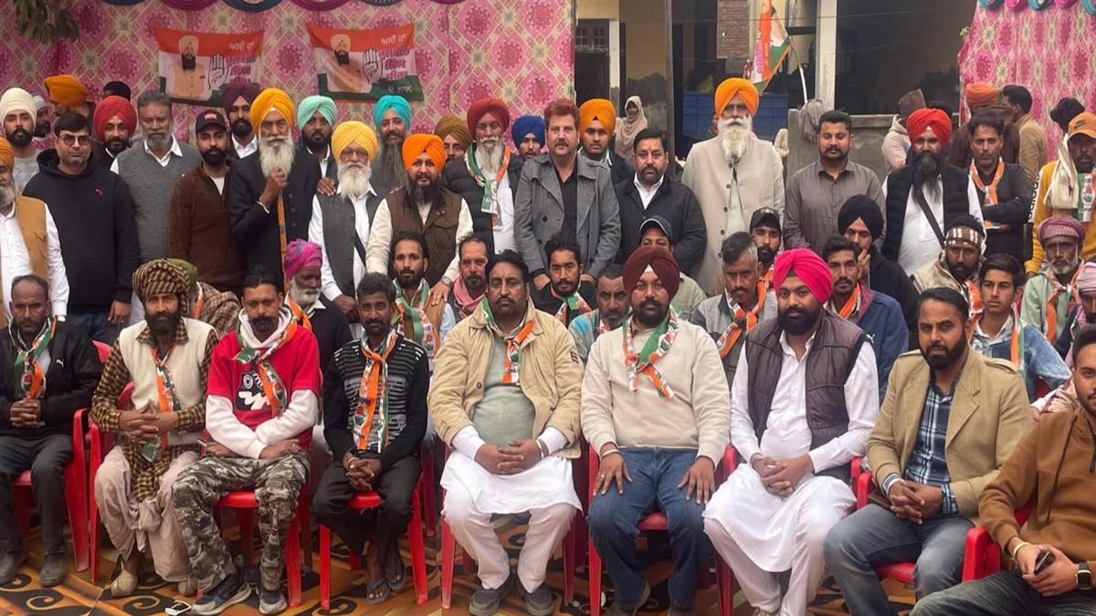 ਸਾਬਕਾ ਸਰਪੰਚ ਰਘਬੀਰ ਸਾਥੀਆਂ ਸਮੇਤ ਕਾਂਗਰਸ ’ਚ ਕੀਤੀ ਵਾਪਸੀ