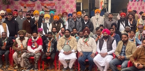 ਸਾਬਕਾ ਸਰਪੰਚ ਰਘਬੀਰ ਸਾਥੀਆਂ ਸਮੇਤ ਕਾਂਗਰਸ ’ਚ ਕੀਤੀ ਵਾਪਸੀ