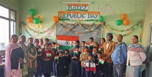 ਸੁਆਮੀ ਆਨੰਦਗਿਰੀ ਸਕੂਲ ’ਚ ਗਣਤੰਤਰ ਦਿਵਸ ਮਨਾਇਆ