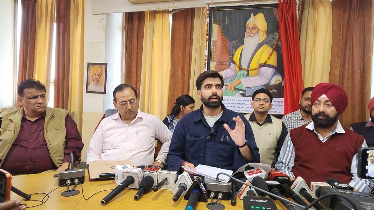 ਰਿਕਾਰਡ ਰੂਮ ’ਚ ਲੱਗੀ ਅੱਗ, ਵਿੱਤੀ ਨੁਕਸਾਨ ਤੋਂ ਰਿਹਾ ਬਚਾਅ : ਮੇਅਰ ਮਹਿਤਾ