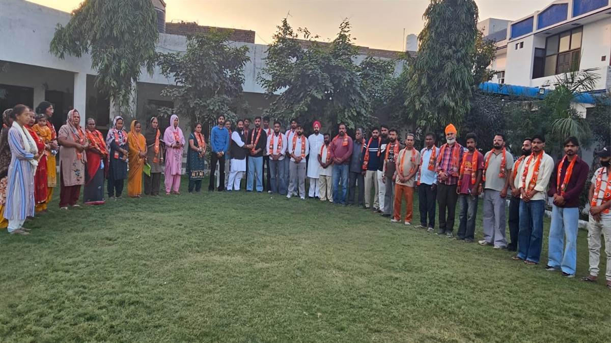 ਰੇਲਵੇ ਬਸਤੀ ਗੁਰੂਹਰਸਹਾਏ ਦੇ ਕਈ ਪਰਿਵਾਰਾਂ ਭਾਜਪਾ ਦੇ ਬੇੜੇ ’ਚ ਸਵਾਰ