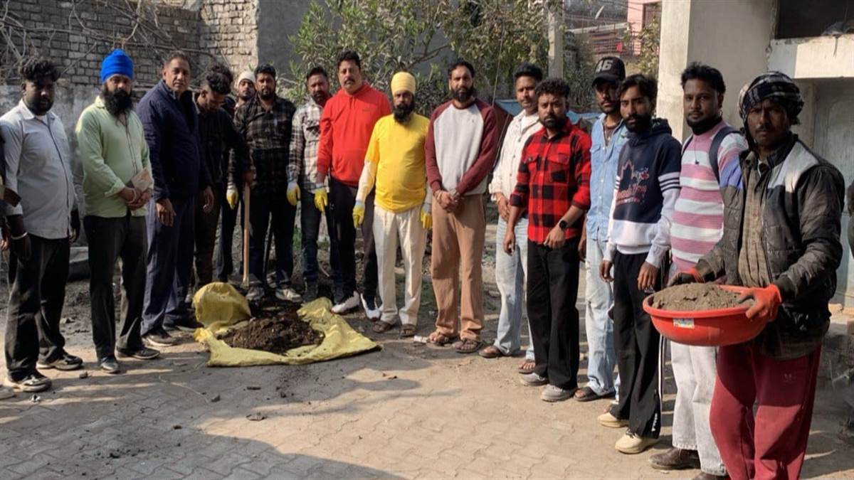 ਸਵੱਛ ਭਾਰਤ ਅਭਿਆਨ ਤਹਿਤ ਰੇਲਵੇ ਸਟੇਸ਼ਨ 'ਤੇ ਸਫਾਈ ਮੁਹਿੰਮ ਚਲਾਈ