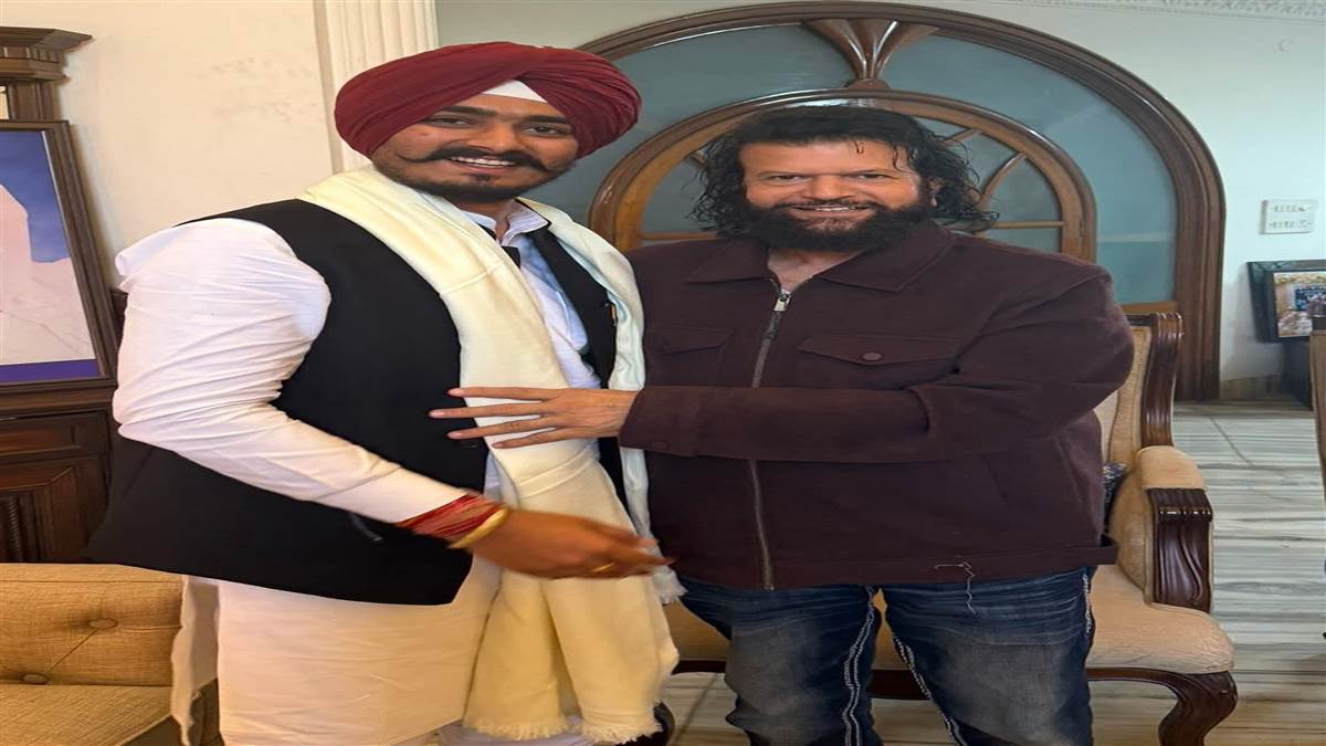 ਇਸ਼ੂਪਾਲ ਚੌਧਰੀ ਨੂੰ ਹੰਸ ਰਾਜ ਹੰਸ ਵੱਲੋਂ ਵਿਸ਼ੇਸ਼ ਸਨਮਾਨ