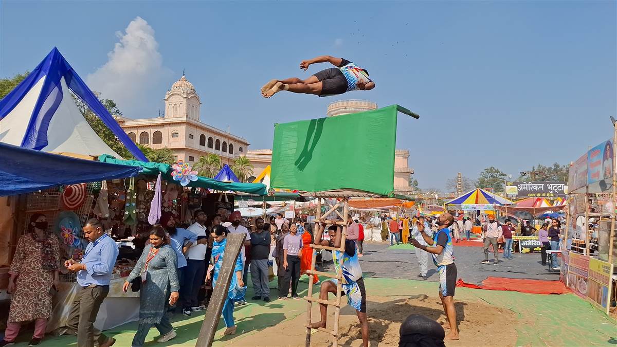 ਕਰਾਫ਼ਟ ਮੇਲੇ ’ਚ ਬਾਜ਼ੀਗਰਾਂ ਦੇ ਕਰੱਤਵ ਰਹੇ ਖਿੱਚ ਦਾ ਕੇਂਦਰ