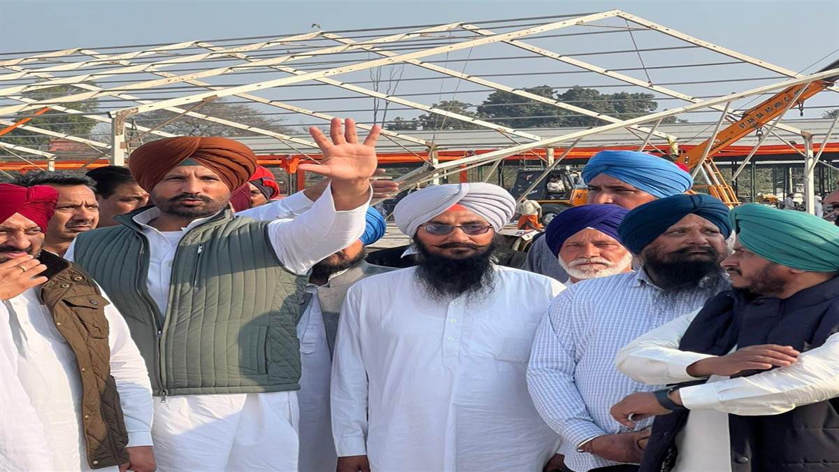 ਬਰਨਾਲਾ 'ਚ ਕਾਂਗਰਸ ਫੂਕੇਗੀ ਚੋਣ ਬਿਗਲ: ਰਾਹੁਲ ਗਾਂਧੀ ਦੀ 'ਮਹਾਂ ਰੈਲੀ' ਲਈ ਤਿਆਰੀਆਂ ਤੇਜ਼, ਵੜਿੰਗ ਨੇ ਖੁਦ ਸੰਭਾਲਿਆ ਮੋਰਚਾ