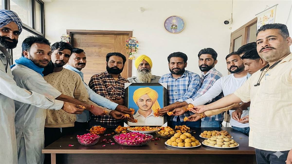 ਸ਼ਹੀਦ ਭਗਤ ਸਿੰਘ, ਰਾਜਗੁਰੂ ਅਤੇ ਸੁਖਦੇਵ ਨੂੰ ਨਿੱਘੀ ਸ਼ਰਧਾਂਜਲੀ