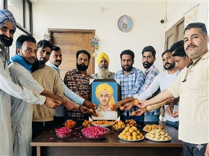 ਸ਼ਹੀਦ ਭਗਤ ਸਿੰਘ, ਰਾਜਗੁਰੂ ਅਤੇ ਸੁਖਦੇਵ ਨੂੰ ਨਿੱਘੀ ਸ਼ਰਧਾਂਜਲੀ