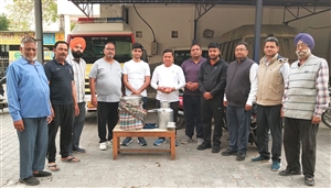 ਮਰੀਜ਼ਾਂ ਨੂੰ ਖਾਣ-ਪੀਣ ਦਾ ਸਾਮਾਨ ਵੰਡ ਕੇ ਮਨਾਇਆ ਜਨਮ ਦਿਨ