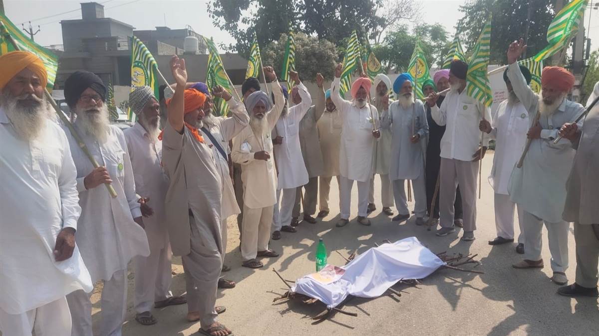 ਕਿਸਾਨਾਂ ਨੇ ਫੂਕੀ " ਆਪ " ਸਰਕਾਰ ਦੀ ਅਰਥੀ