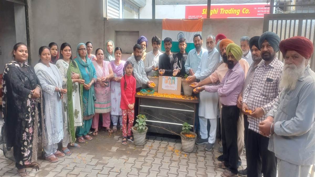 ਸ਼ਹੀਦ ਭਗਤ ਸਿੰਘ, ਰਾਜਗੁਰੂ ਤੇ ਸੁਖਦੇਵ ਨੂੰ ਦਿੱਤੀ ਸ਼ਰਧਾਂਜਲੀ