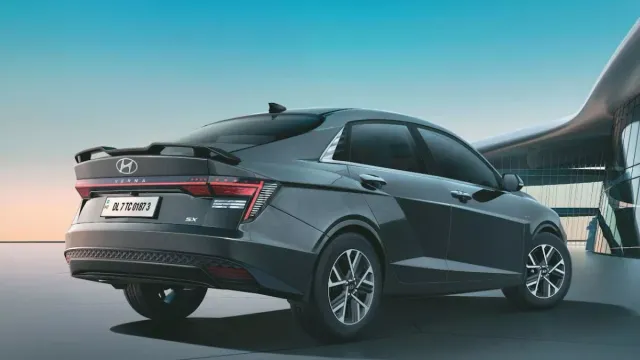 ਬੇਹੱਦ ਘੱਟ ਕੀਮਤ 'ਤੇ ਮਿਲ ਸਕਦੀ ਹੈ Hyundai Verna, ਜਾਣੋ ਕਿਵੇਂ ਹੋ ਸਕਦੀ ਹੈ ਇੱਕ ਲੱਖ ਰੁਪਏ ਤੱਕ ਦੀ ਬਚਤ