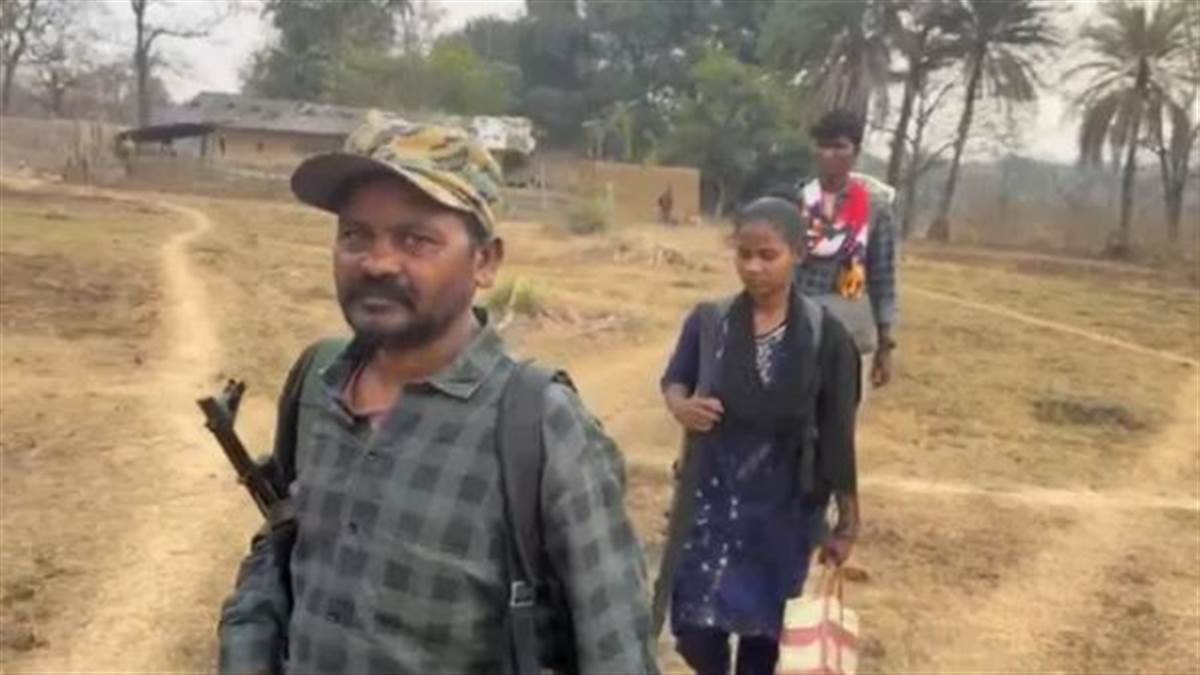 ਸੁਕਮਾ 'ਚ ਮਾਓਵਾਦ ਦਾ ਅੰਤ, 25 ਲੱਖ ਰੁਪਏ ਦੇ ਇਨਾਮੀ ਪਾਪਰਾਓ ਸਣੇ 17 ਮਾਓਵਾਦੀਆਂ ਨੇ ਕੀਤਾ ਆਤਮ-ਸਮਰਪਣ