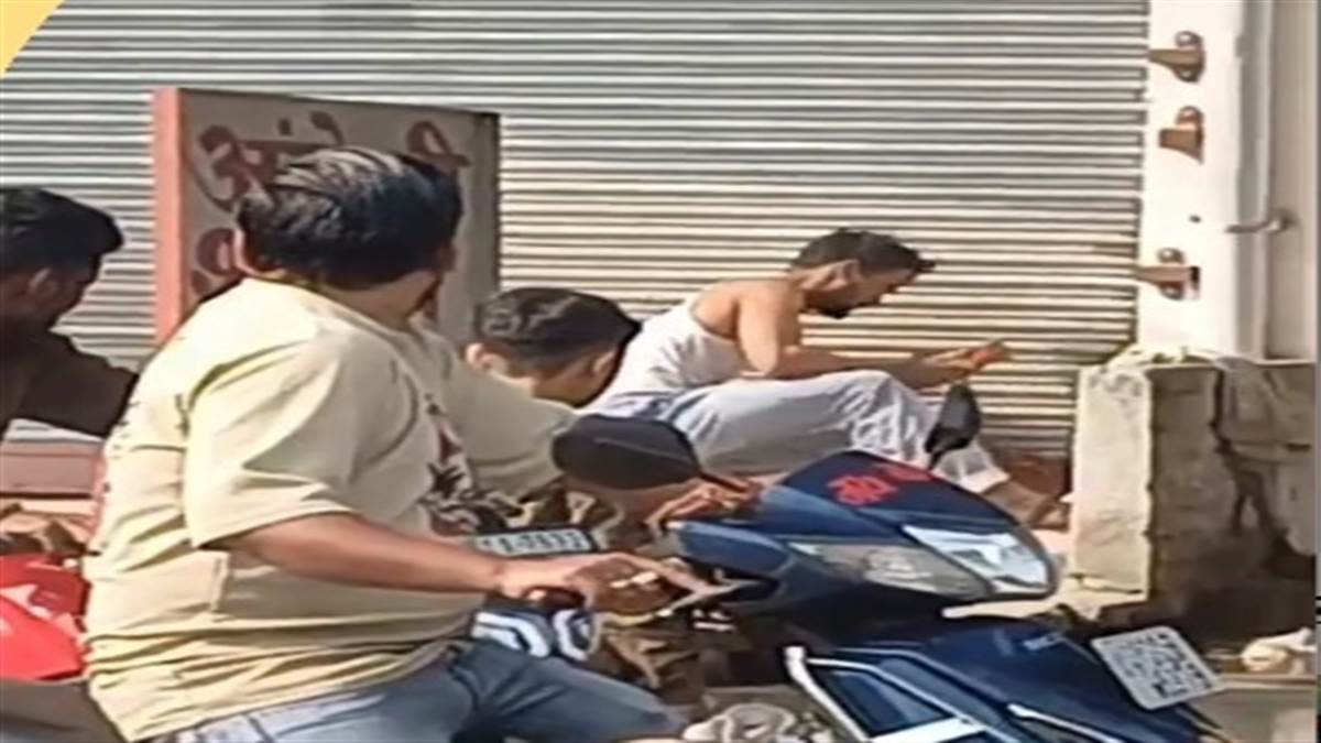 ਹੈਰਾਨ ਕਰਨ ਵਾਲਾ ਮਾਮਲਾ: ਸ਼ਰਾਬ ਦੀ ਅਜਿਹੀ ਲੱਗੀ ਤਲਬ ਕਿ ਨੌਜਵਾਨ ਨੇ ਤੋੜ ਦਿੱਤੇ ਅੰਗਰੇਜ਼ੀ ਸ਼ਰਾਬ ਦੇ ਠੇਕੇ ਦੇ ਤਾਲੇ
