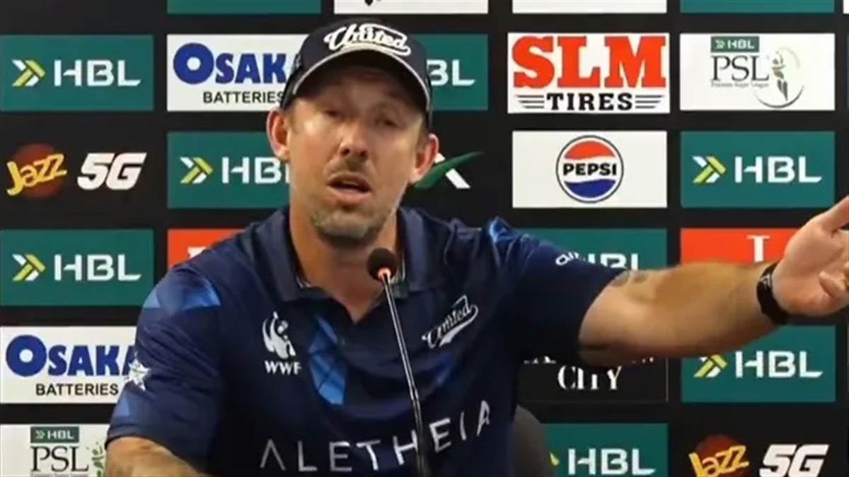 PSL 'ਚ ਹਾਰ ਤੋਂ ਬਾਅਦ ਭੜਕਿਆ ਕੋਚ, ਪ੍ਰੈੱਸ ਕਾਨਫਰੰਸ 'ਚ ਕੱਢੀ ਭੜਾਸ, ਸਵਾਲ ਦੇ ਜਵਾਬ 'ਚ ਕੱਢੀ 'ਗਾਲ਼' - ਦੇਖੋ VIDEO