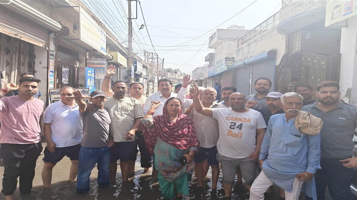 ਸੀਵਰੇਜ ਸਮੱਸਿਆ ਤੋਂ ਭੜਕੇ ਲੋਕਾਂ ਵੱਲੋਂ ‘ਆਪ’ ਸਰਕਾਰ ਖ਼ਿਲਾਫ਼ ਪ੍ਰਦਰਸ਼ਨ