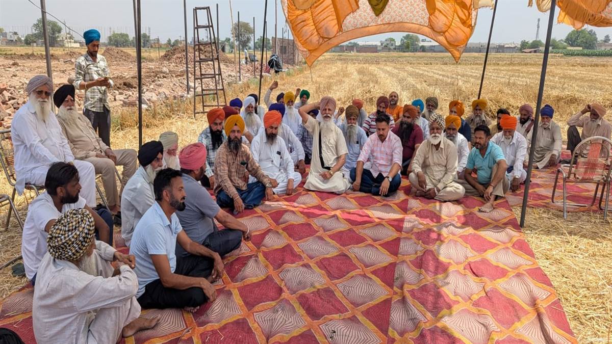 ਕੰਕਰੀਟ ਮਿਕਸਰ ਪਲਾਂਟ ਬੰਦ ਕਰਵਾਉਣ ਲਈ ਪੱਕਾ ਧਰਨਾ ਸ਼ੁਰੂ