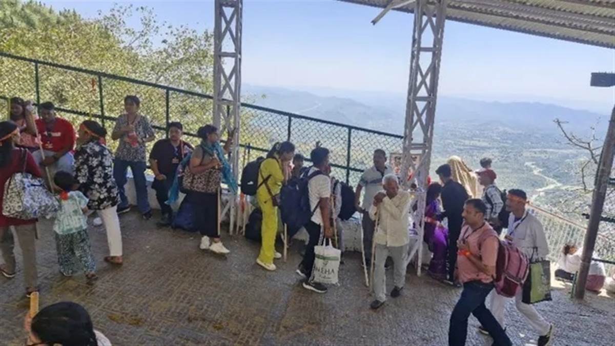 ਭਿਆਨਕ ਗਰਮੀ ਕਾਰਨ ਮਾਂ ਵੈਸ਼ਨੋ ਦੇਵੀ ਦੇ ਭਗਤਾਂ ਦਾ ਉਤਸ਼ਾਹ ਹੋ ਰਿਹਾ ਘੱਟ; ਇੱਕ ਦਿਨ ’ਚ 19 ਹਜ਼ਾਰ ਸ਼ਰਧਾਲੂਆਂ ਨੇ ਕੀਤੇ ਦਰਸ਼ਨ