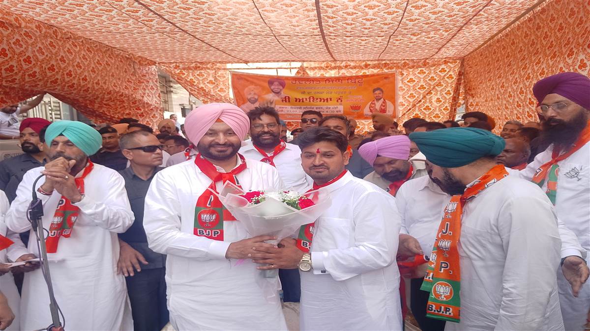 ਚੋਣ ਪ੍ਰਚਾਰ ਖ਼ਤਮ ਹੋਣ ਤੋ ਪਹਿਲਾਂ ਰਵਨੀਤ ਬਿੱਟੂ ਨੇ ਉਮੀਦਵਾਰਾਂ ਲਈ ਮੰਗੀਆਂ ਵੋਟਾਂ