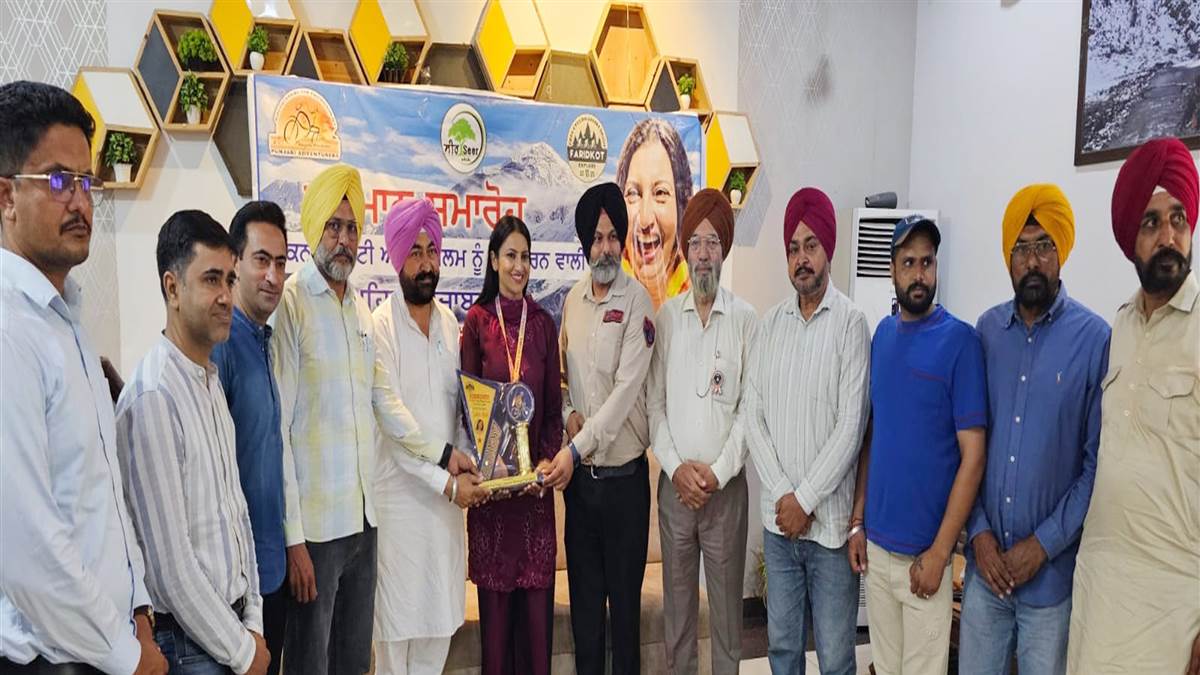 ਅਮਾ ਡਬਲਮ ਸਰ ਵਾਲੀ ਸੁੱਖੀ ਬੱਲ ਦਾ ਕੀਤਾ ਸਨਮਾਨ