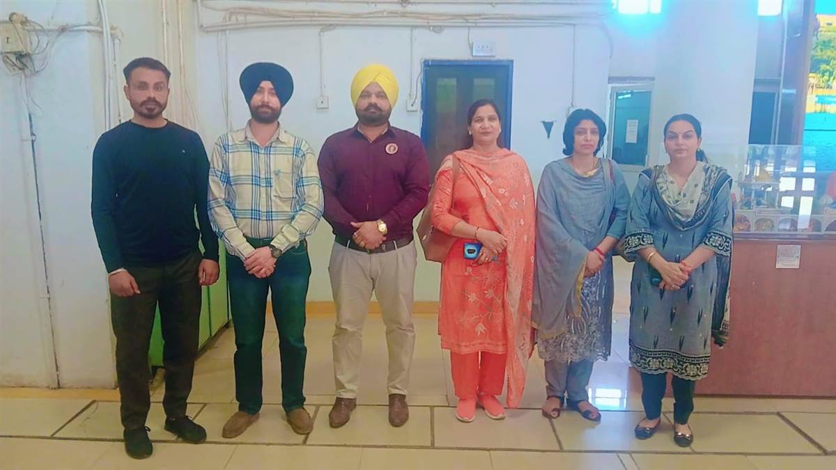 ਆਦਰਸ਼ ਸਕੂਲਾਂ ਦੇ ਕਾਮਿਆਂ ਨੇ ਦਿੱਤੀ ਸੰਘਰਸ਼ ਦੀ ਚਿਤਾਵਨੀ
