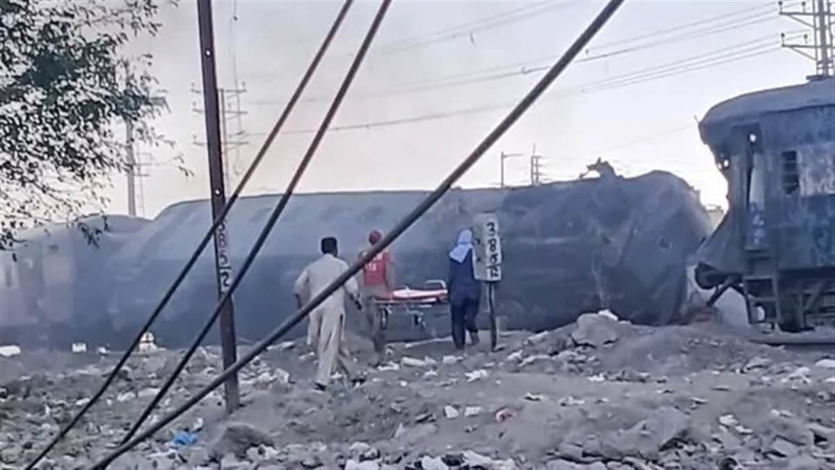 Pakistan Train Blast: ਪਾਕਿਸਤਾਨ ’ਚ ਰੇਲਵੇ ਟ੍ਰੈਕ ਨੇੜੇ ਹੋਏ ਧਮਾਕੇ ’ਚ 24 ਲੋਕਾਂ ਦੀ ਮੌਤ, 50 ਤੋਂ ਵੱਧ ਜ਼ਖ਼ਮੀ