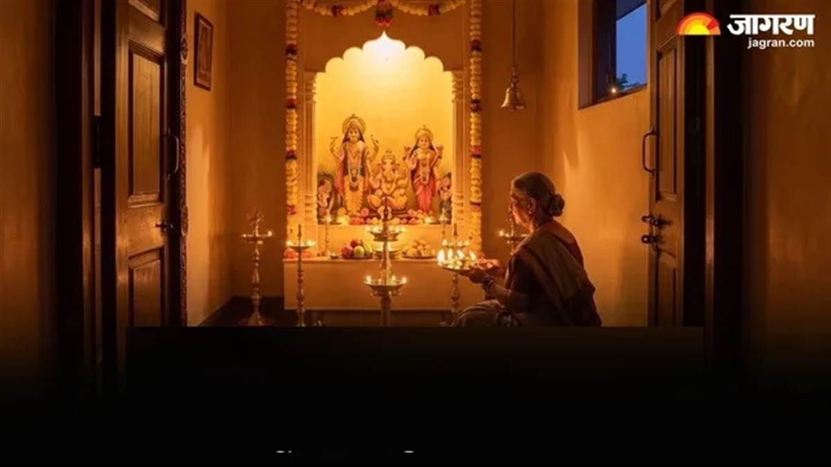 ਘਰ 'ਚ ਚਾਹੁੰਦੇ ਹੋ ਬਰਕਤ? ਤਾਂ ਸੂਰਜ ਢਲਦੇ ਹੀ ਘਰ ਦੇ ਇਨ੍ਹਾਂ ਖ਼ਾਸ ਕੋਨਿਆਂ 'ਚ ਜ਼ਰੂਰ ਜਗਾਓ ਰੌਸ਼ਨੀ, ਵਾਸਤੂ ਸ਼ਾਸਤਰ ਅਨੁਸਾਰ ਜਾਣੋ ਸਹੀ ਨਿਯਮ