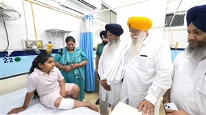 ਐਡਵੋਕੇਟ ਧਾਮੀ ਨੇ ਹਸਪਤਾਲ 'ਚ ਜ਼ਖ਼ਮੀਆਂ ਨਾਲ ਕੀਤੀ ਮੁਲਾਕਾਤ, ਡਾਕਟਰਾਂ ਤੋਂ ਲਈ ਇਲਾਜ ਦੀ ਜਾਣਕਾਰੀ; ਹਰ ਸੰਭਵ ਸਹਾਇਤਾ ਦਾ ਦਿੱਤਾ ਭਰੋਸਾ