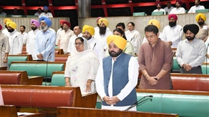 Punjab Assembly Budget Session : ਵਿਧਾਨ ਸਭਾ 'ਚ ਵਿਰੋਧੀ ਧਿਰ ਵੱਲੋਂ ਹੰਗਾਮਾ, ਰਾਜਪਾਲ ਦੇ ਭਾਸ਼ਣ ਦਾ ਸਦਨ 'ਚੋਂ ਕੀਤਾ ਵਾਕਆਊਟ