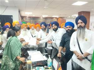 ਫ਼ਿਰੋਜ਼ਪੁਰ ’ਚ ਕਿਸਾਨ ਤੇ ਪੰਥਕ ਜਥੇਬੰਦੀਆਂ ਵੱਲੋਂ ਡਿਪਟੀ ਕਮਿਸ਼ਨਰ ਨੂੰ ਪ੍ਰਧਾਨ ਮੰਤਰੀ ਦੇ ਨਾਂ ਮੰਗ-ਪੱਤਰ