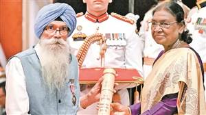 ਰਾਸ਼ਟਰਪਤੀ ਭਵਨ 'ਚ ਗੂੰਜਿਆ ਪੰਜਾਬ ਦਾ ਨਾਂ: ਬਿਨਾਂ ਅਪਲਾਈ ਕੀਤੇ ਸਾਬਕਾ IPS ਸਿੱਧੂ ਨੂੰ ਕਿਵੇਂ ਮਿਲਿਆ ਦੇਸ਼ ਦਾ ਵੱਕਾਰੀ 'ਪਦਮ ਸ਼੍ਰੀ' ਐਵਾਰਡ?