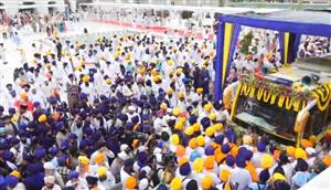 ਸ੍ਰੀ ਅਕਾਲ ਤਖ਼ਤ ਸਾਹਿਬ ਤੋਂ 'ਮੀਰੀ ਪੀਰੀ ਖ਼ਾਲਸਾ ਮਾਰਚ' ਦੀ ਸ਼ੁਰੂਆਤ, ਵੱਡੀ ਗਿਣਤੀ 'ਚ ਸੰਗਤਾਂ ਹੋਈਆਂ ਨਤਮਸਤਕ