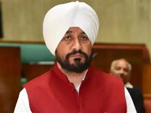 ਚੰਨੀ ਦੇ ਬਹਾਨੇ ਕਾਂਗਰਸ ਦਾ ਅਨੁਸ਼ਾਸਨ ਸੰਦੇਸ਼, ਸੰਸਦ ਕੰਪਲੈਕਸ ਦੇ ਬਾਹਰ ਰਾਹੁਲ ਦੇ ਕੋਲ ਘੁੰਮਦੇ ਰਹੇ ਚੰਨੀ ਪਰ ਨਹੀਂ ਹੋਈ ਗੱਲ