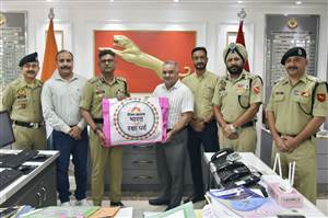 ‘ਜਾਗਰਣ ਗਰੁੱਪ’ ਨੇ ਬੀਐੱਸਐੱਫ ਦੇ ਆਈਜੀ ਨੂੰ ਸੌਂਪੀਆਂ ਰੱਖੜੀਆਂ