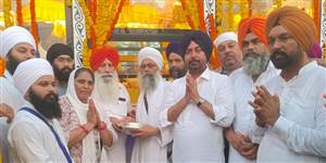 Barnala News : ਮੀਰੀ ਪੀਰੀ ਖ਼ਾਲਸਾ ਮਾਰਚ ਦਾ ਬਰਨਾਲਾ ਪੁੱਜਣ 'ਤੇ ਸੰਗਤ ਵੱਲੋਂ ਭਰਵਾਂ ਸਵਾਗਤ