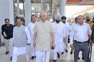 ਪੰਜਾਬ ਭਾਜਪਾ ਨੂੰ ਮਜ਼ਬੂਤ ਕਰਨ ਲਈ ਦੋ-ਦਿਨਾ ਦੌਰੇ 'ਤੇ ਪਹੁੰਚੇ ਬੀਐੱਲ ਸੰਤੋਸ਼; ਮੁਹਾਲੀ ਏਅਰਪੋਰਟ 'ਤੇ ਕੇਵਲ ਢਿੱਲੋਂ ਨੇ ਕੀਤਾ ਸਵਾਗਤ