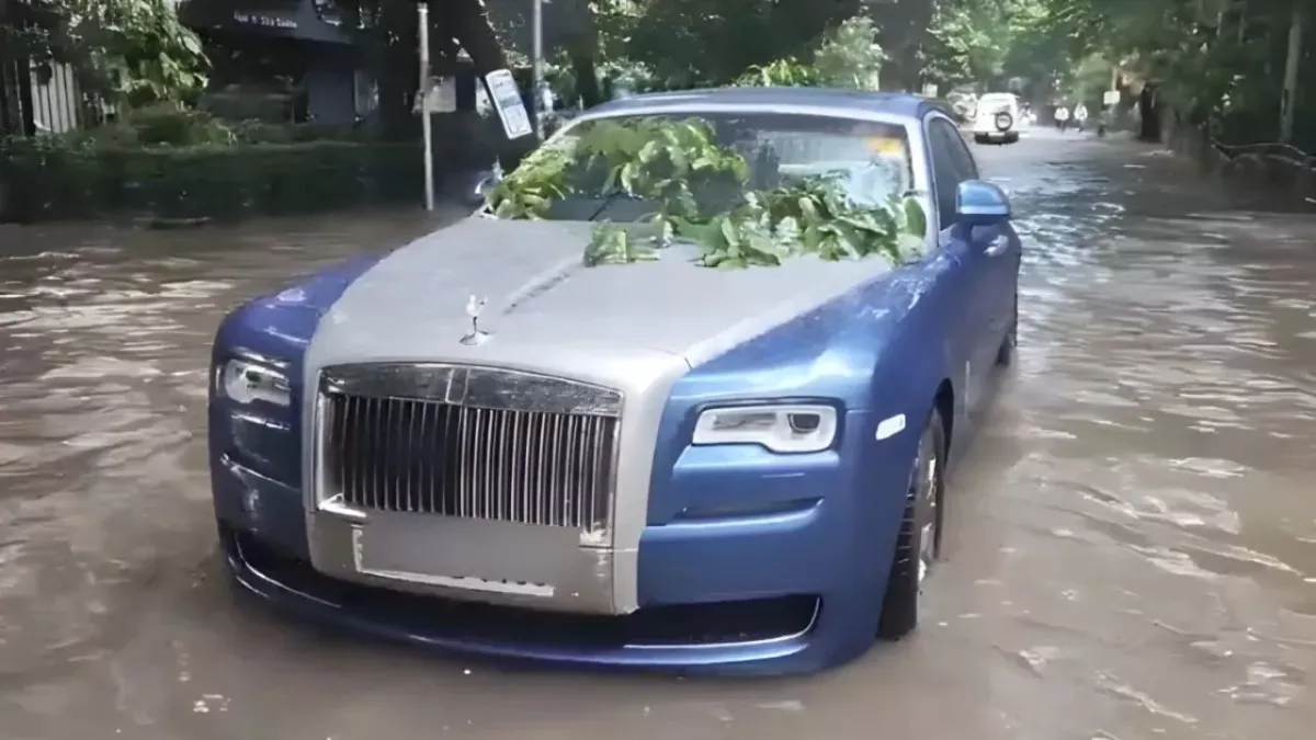 ਮੀਂਹ ਨੇ ਕੀਤਾ ਕਰੋੜਾਂ ਦਾ ਨੁਕਸਾਨ! Rolls-Royce ਹੋਈ ਖਰਾਬ, ਸੋਸ਼ਲ ਮੀਡੀਆ 'ਤੇ ਵੀਡੀਓ ਵਾਇਰਲ