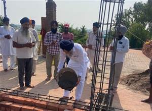 ਗੁਰਦੁਆਰਾ ਸਿੰਘ ਸਭਾ ’ਚ ਗੁੰਬਦ ਸਾਹਿਬ ਦੀ ਉਸਾਰੀ ਸ਼ੁਰੂ