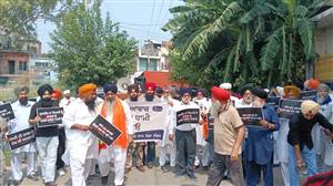 ਸਿੱਖ਼ ਜਥੇਬੰਦੀਆਂ ਵੱਲੋਂ ਸ਼੍ਰੋਮਣੀ ਕਮੇਟੀ ਪ੍ਰਧਾਨ ਦੇ ਘਰ ਅੱਗੇ ਧਰਨਾ