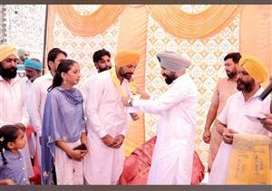 ਪਿੰਡ ਮੋਡਾ ਤੇ ਸਾਹਨੇਵਾਲੀ ਤੋਂ ਮੌਜੂਦਾ ਸਰਪੰਚ ਸਣੇ ਸੈਂਕੜੇ ਵਿਅਕਤੀ ‘ਆਪ’ ’ਚ ਸ਼ਾਮਲ