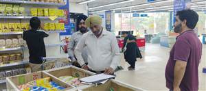 Barnala News : ਘਿਓ 'ਤੇ 'ਇੱਕ ਨਾਲ ਇੱਕ ਮੁਫ਼ਤ' ਦੀ ਆਫਰ 'ਚ ਉਲਝਿਆ ਏਲੇਟਾ ਮਾਲ, ਸਿਹਤ ਵਿਭਾਗ ਦੀ ਛਾਪੇਮਾਰੀ ਦੌਰਾਨ 36 ਲੀਟਰ ਘਿਓ ਸੀਲ