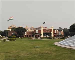 ਝੰਡਾ ਊਂਚਾ ਰਹੇ ਹਮਾਰਾ : ਪਾਕਿਸਤਾਨ ਵਾਲੇ ਪਾਸੇ ਵੀ ਭਾਰਤੀ ਝੰਡੇ ਦੀ ਸ਼ਾਨ ਬਰਕਰਾਰ