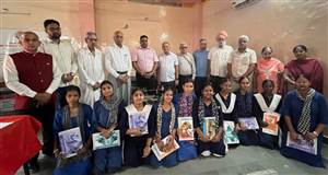 ਹੋਣਹਾਰ ਧੀਆਂ ਦੀ ਪੜ੍ਹਾਈ ਨੂੰ ਮਿਲਿਆ ਸਹਾਰਾ, ਸਟੇਸ਼ਨਰੀ ਵੰਡੀ