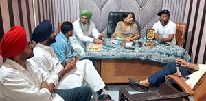 ਬੇਅੰਤ ਸੇਖੋਂ ਨੇ ਟਰੱਕ ਯੂਨੀਅਨ ਦੀਆਂ ਸਮੱਸਿਆਵਾਂ ਸੁਣੀਆਂ