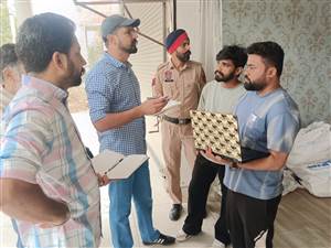 ਭੁੱਚੋ ਮੰਡੀ 'ਚ ਫਲਿੱਪਕਾਰਟ ਦੇ ਗੋਦਾਮ 'ਚ ਕਰੋੜਾਂ ਦੀ ਚੋਰੀ! ਡਿਲੀਵਰੀ ਲਈ ਆਏ 980 ਮੋਬਾਈਲ ਗਾਇਬ, 4.5 ਕਰੋੜ ਰੁਪਏ ਤੋਂ ਵੱਧ ਦਾ ਨੁਕਸਾਨ ਹੋਣ ਦਾ ਦਾਅਵਾ